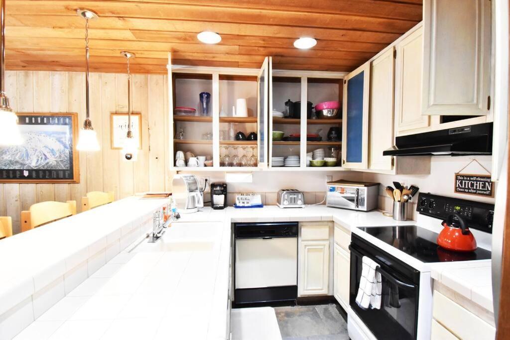 Hébergement de vacances Cozy At Canyon Lodge! Sleeps 8, A Walk To Canyon *
