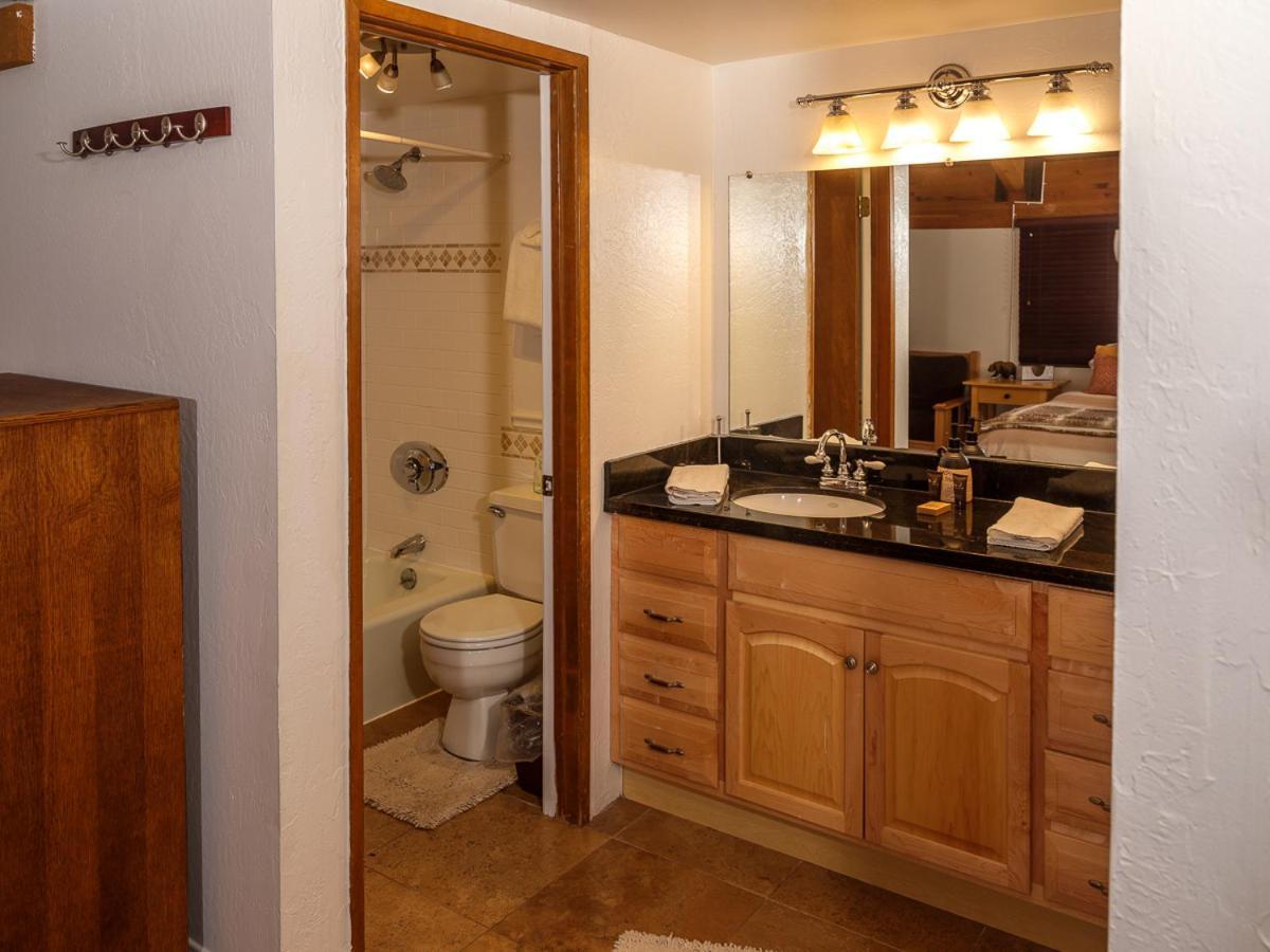 Cozy At Canyon Lodge! Sleeps 8, A Walk To Canyon Hébergement de vacances *