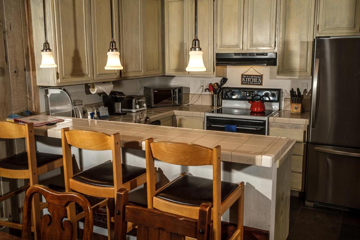 Cozy At Canyon Lodge! Sleeps 8, A Walk To Canyon